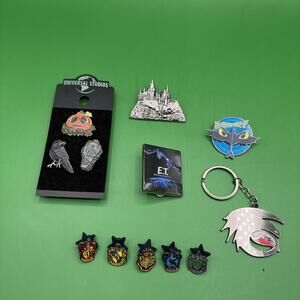 Universal Studios Pin Collection Halloween E.T. Harry Potter Night Fury Keychain